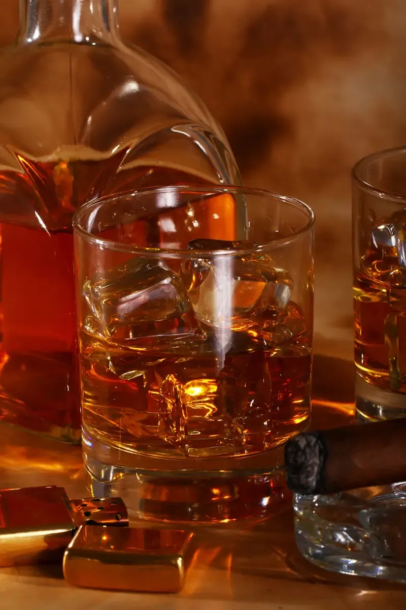 Copo de whisky com gelo